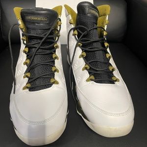 Hard to find Used Good Condition - Jordan 9 Statue Men’s sz 12  # 302370-109